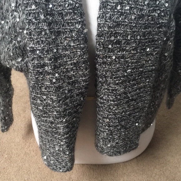 Beautiful Black & Gray Sequin Open Weave Domain  Sleeve Sweater. very pretty - Picture 3 of 6